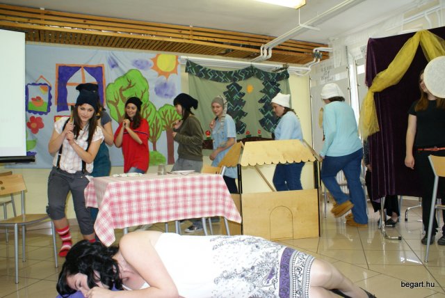 2010 9. D osztály évzáró előadása