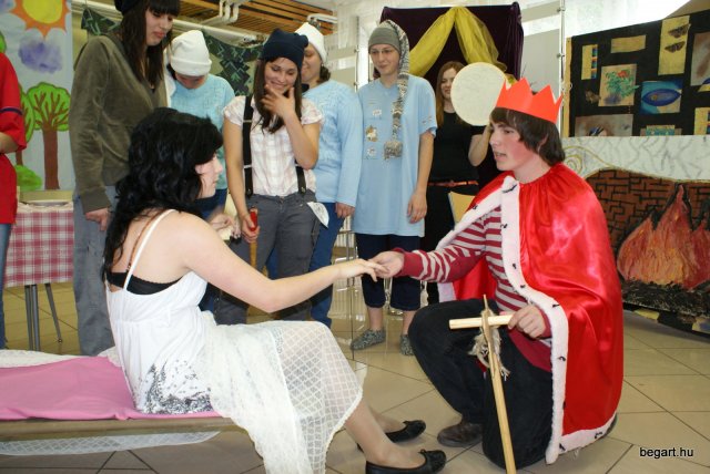 2010 9. D osztály évzáró előadása