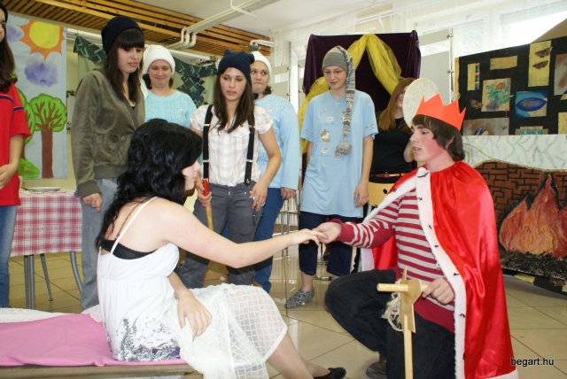 2010 9. D osztály évzáró előadása