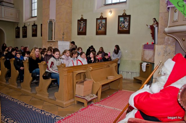 Mikulás ment Békésről Bélfenyérre