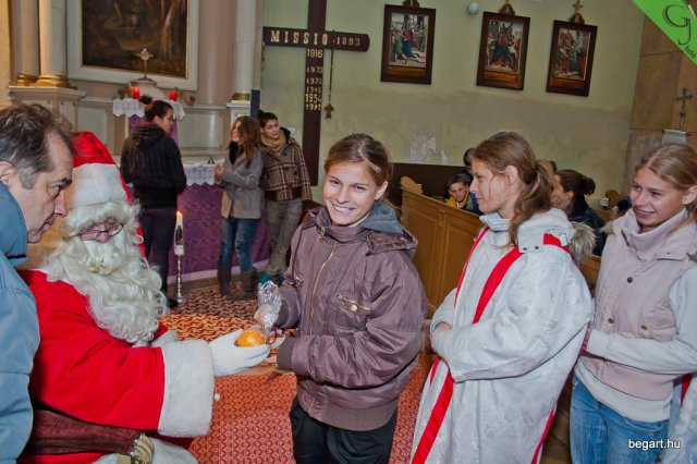 Mikulás ment Békésről Bélfenyérre