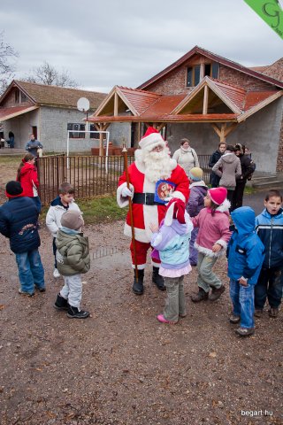 Mikulás ment Békésről Bélfenyérre