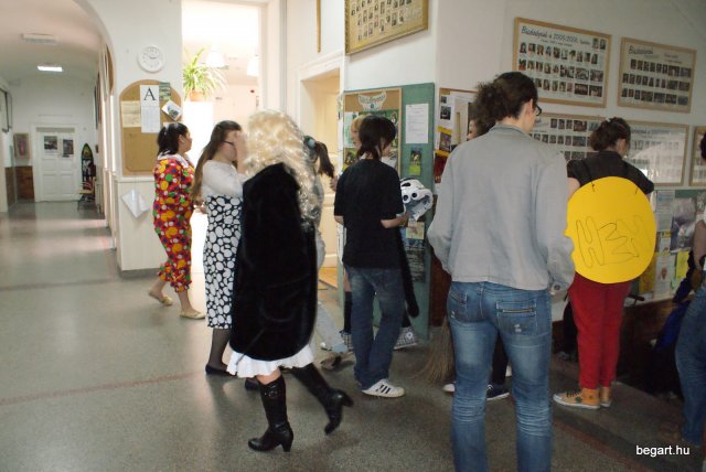 Bolond ballagás
