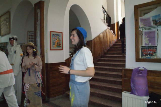 Bolond ballagás