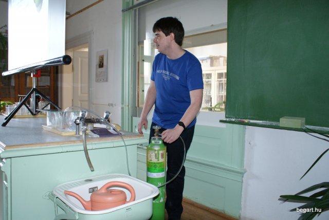 Látványos kémiakisérletek