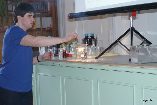 Látványos kémiakisérletek