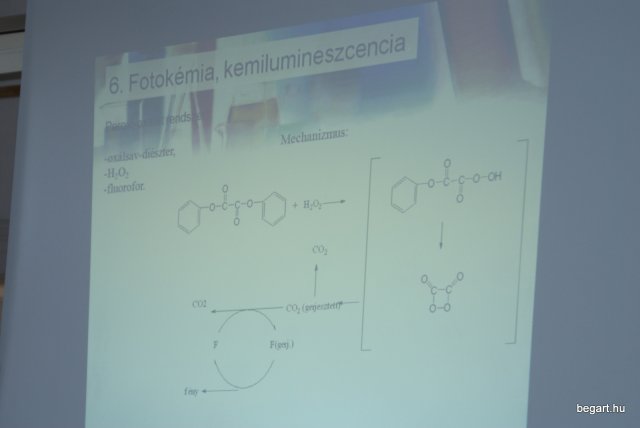 Látványos kémiakisérletek