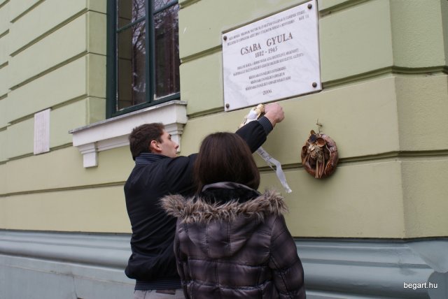 Csaba Gyula emléktábla koszorúzása