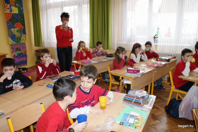 Pirosba öltöztünk