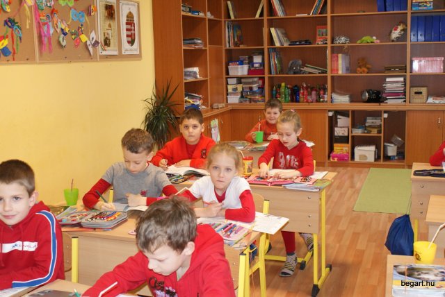 Pirosba öltöztünk