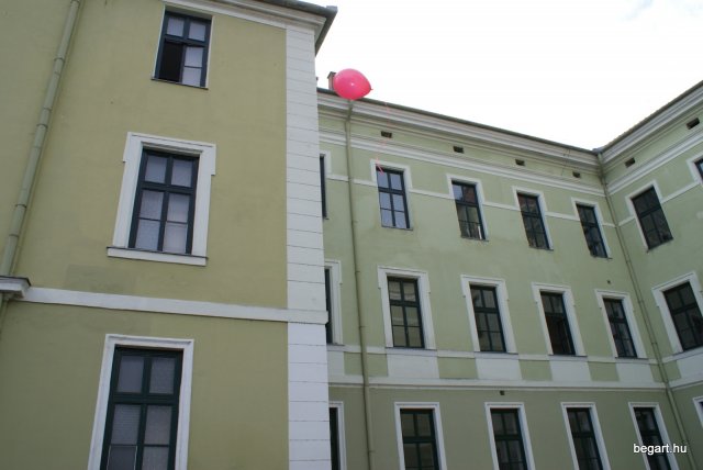 Pirosba öltöztünk