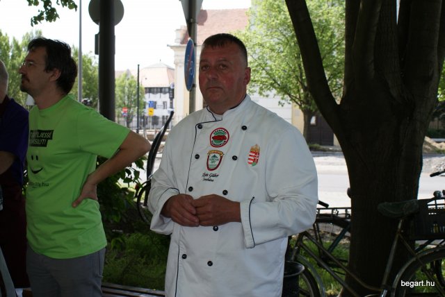 Ingyen ételosztás