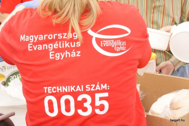 Ingyen ételosztás