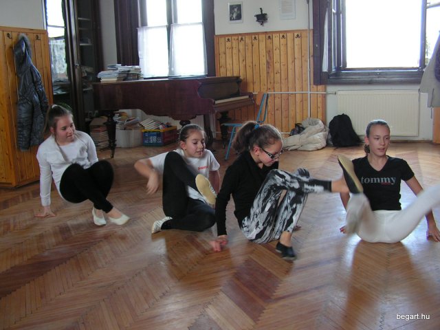 Ki mit tud