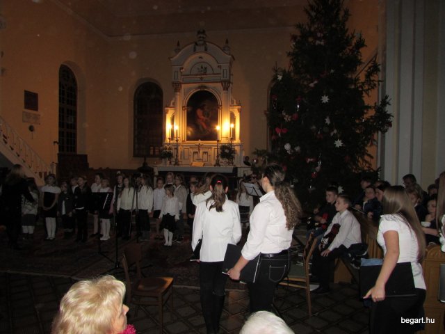 Adventi hangverseny