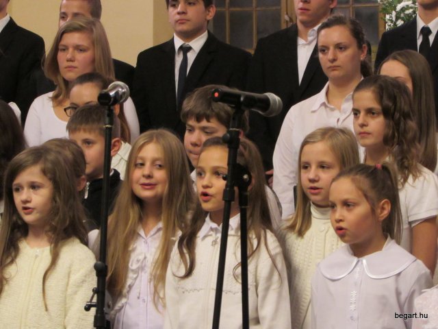 Adventi hangverseny