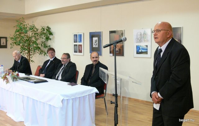 Ízléses kiadvány iskolanévadónk emlékére