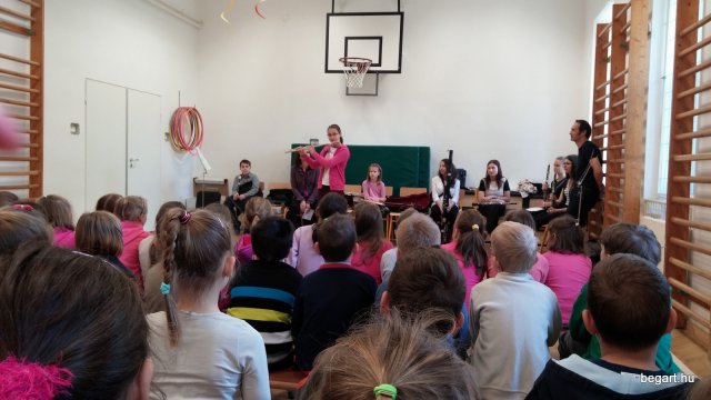 Zeneiskolai toborzó