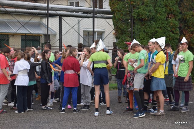 Gólyanap - gólyabál a kilencedikeseknél