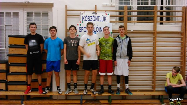 12 órás kosár