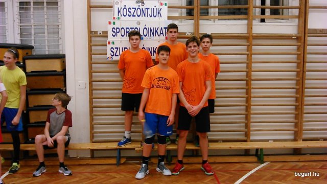 12 órás kosár