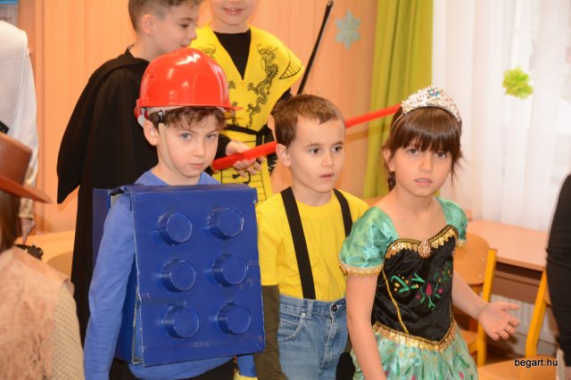 Farsang az alsó tagozaton