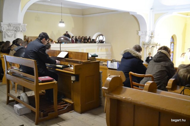 KARÁCSONY a gimnazistáknak 