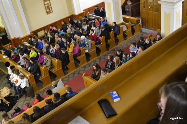 KARÁCSONY a gimnazistáknak 