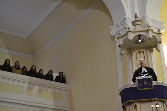 KARÁCSONY a gimnazistáknak 