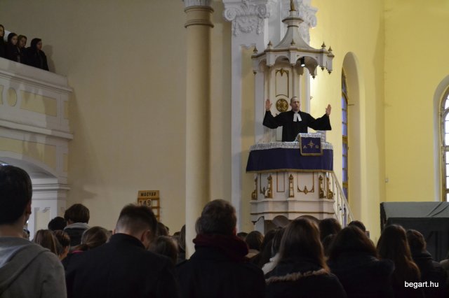 KARÁCSONY a gimnazistáknak 