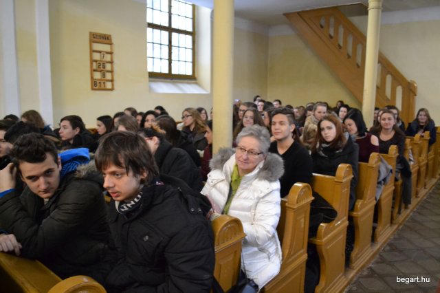 KARÁCSONY a gimnazistáknak 