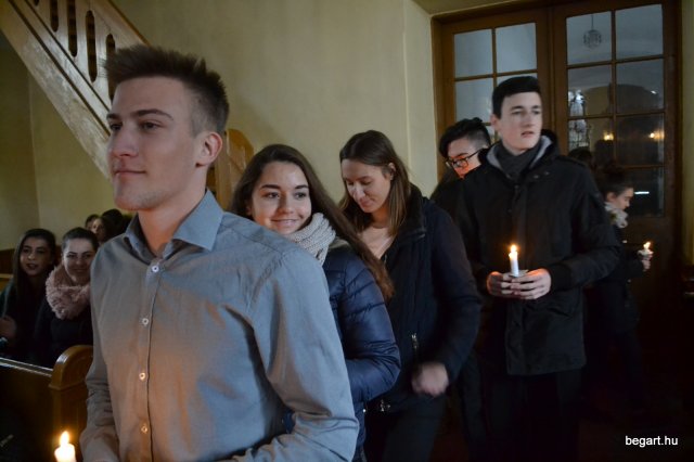 KARÁCSONY a gimnazistáknak 