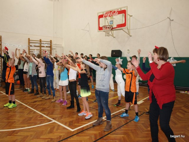 Mikulás-buli 2016