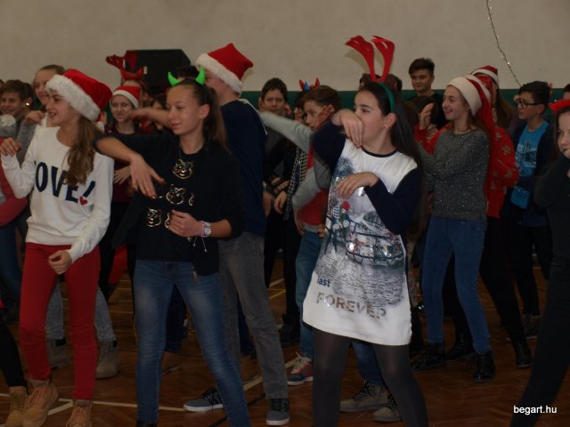 Mikulás-buli 2016