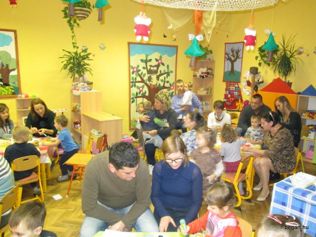 CSALÁDI DÉLUTÁN