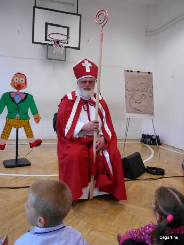 MIKULÁS