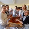 Kolbászt gyúrt és sütit sütött a 9.A
