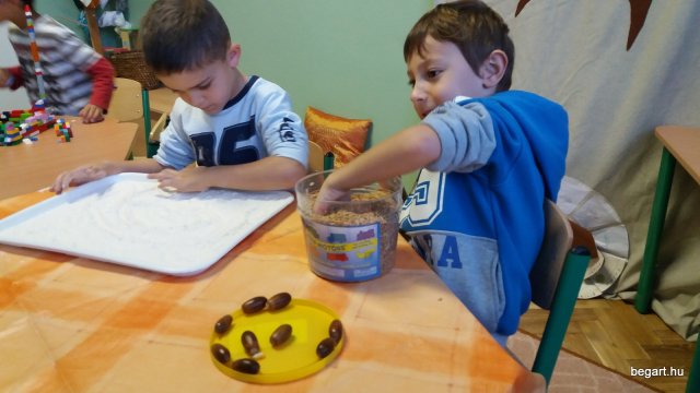 Október a Csodavár csoportban