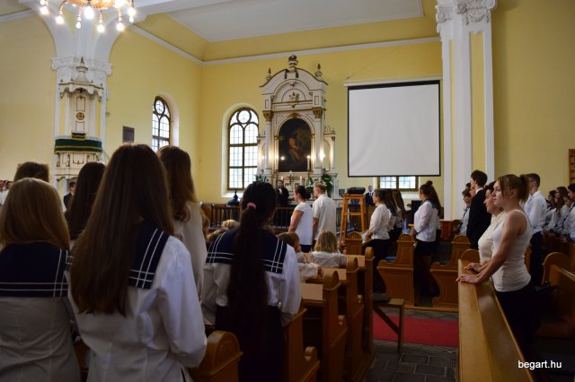 Évnyitó
