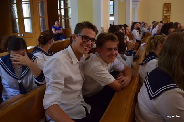 Évnyitó
