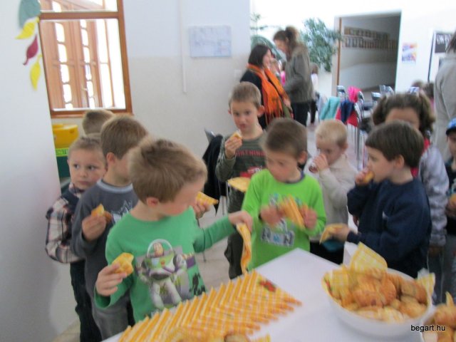 az Óperenciás tengeren túl