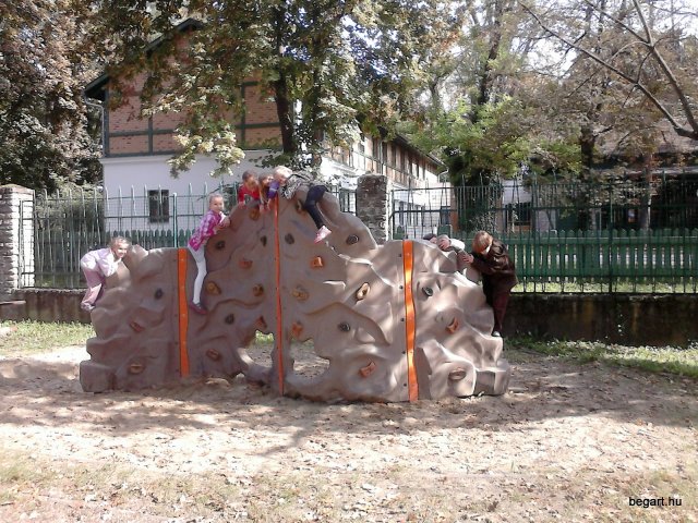 A LIGETI JÁTSZÓTÉREN