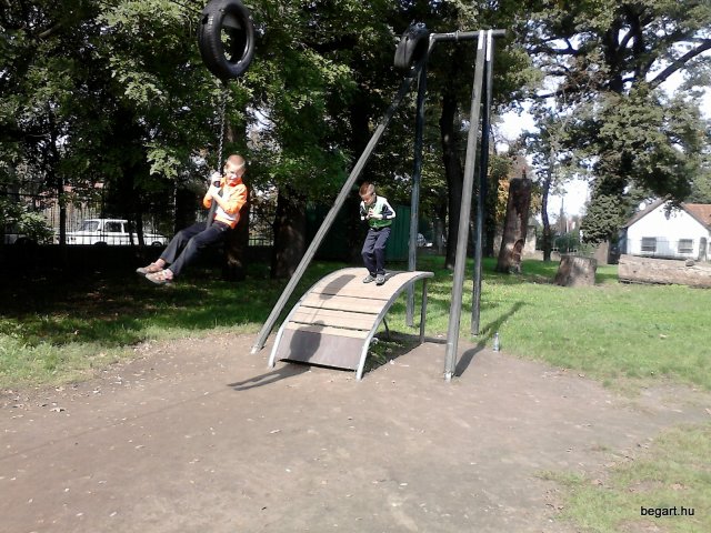A LIGETI JÁTSZÓTÉREN