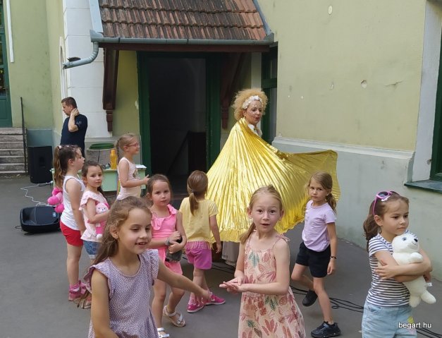 Juniális