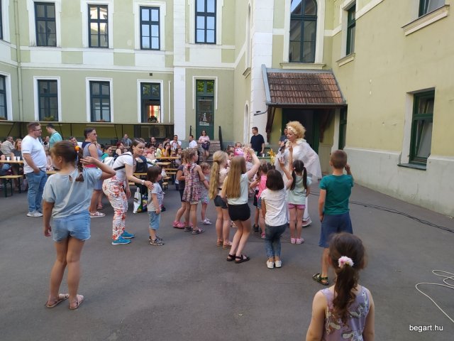 Juniális