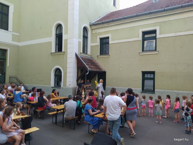 Juniális