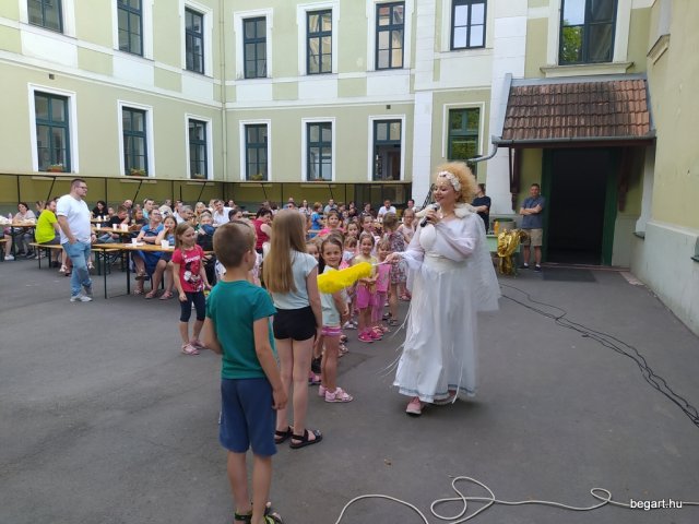 Juniális